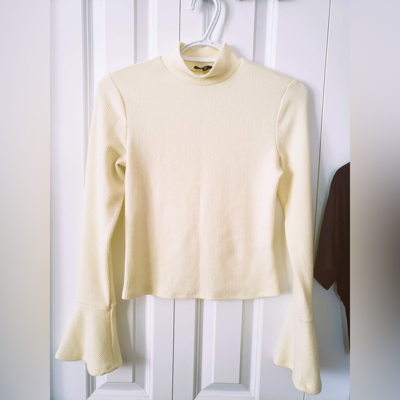 Dynamite Bell Sleeve Top - Picture 1 of 3